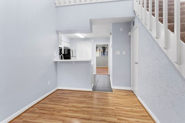 Building Photo - 2425 Holly Hall St