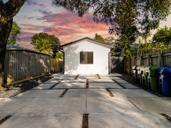 Building Photo - 1126 NW 4th Ave