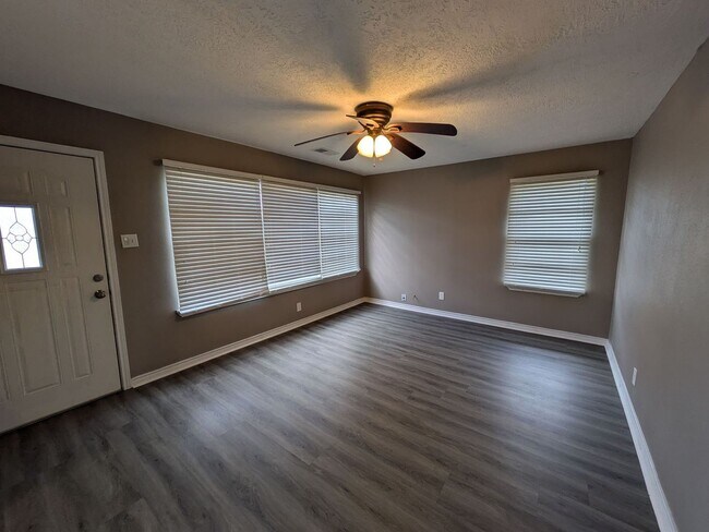 Foto del edificio - 1901 W Wildwood Ave