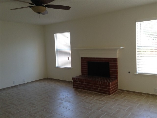 Building Photo - 1300 Springcreek Drive