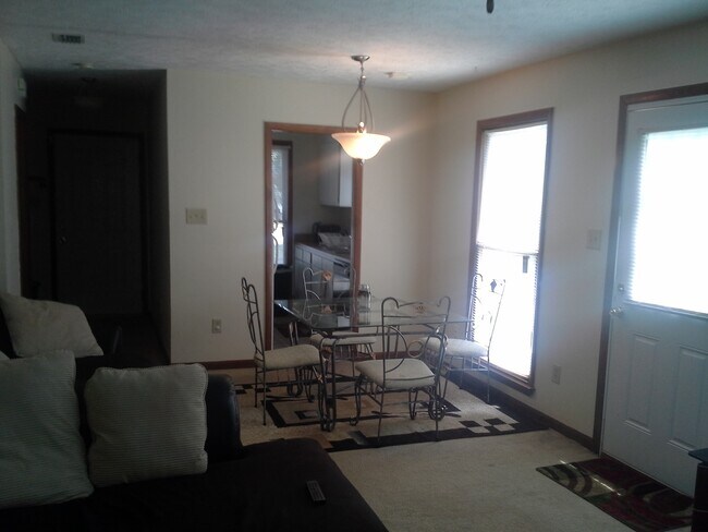 Dining Area - 7057 Candlewood Dr