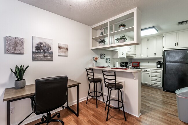 Foto del edificio - 2079 Woodlawn Dr SW