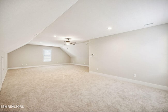 Building Photo - 122 Roseberry St