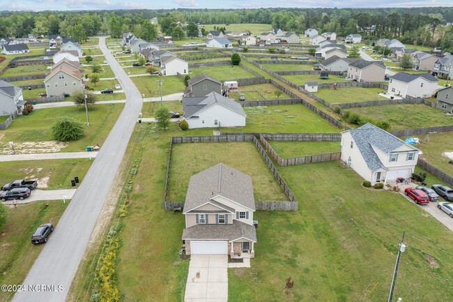 Building Photo - 223 Gladstone Dr