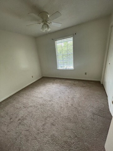 Foto del edificio - 2 BED 1 BATH APARTMENT
