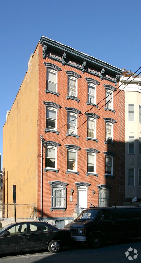 Building Photo - 204 Willow Ave