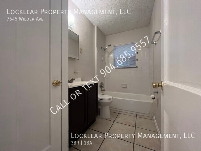 Building Photo - Discover the charm of this 3 bedroom, 1 ba...