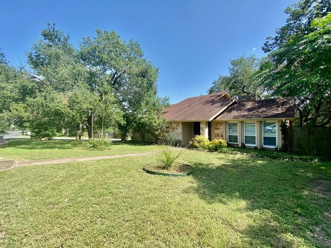 Building Photo - 7219 Scenic Brook Dr