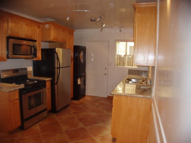 Building Photo - 404 7th Ave