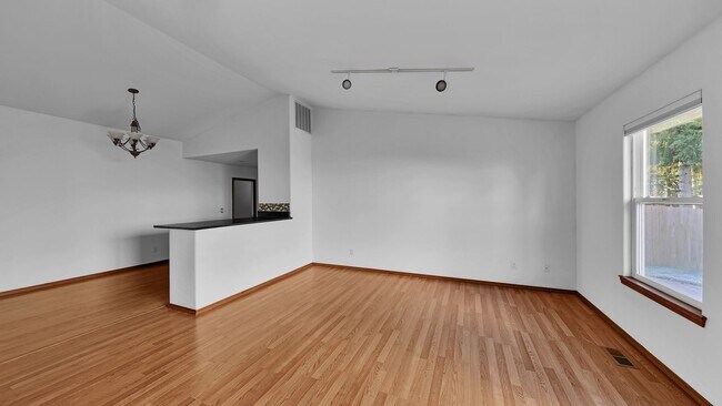 Foto del edificio - 3 Bed 2 Bath - One Story - Pet Friendly - ...