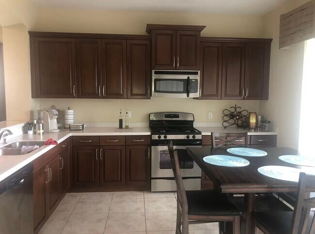 Foto del edificio - 5024 Newport News Cir