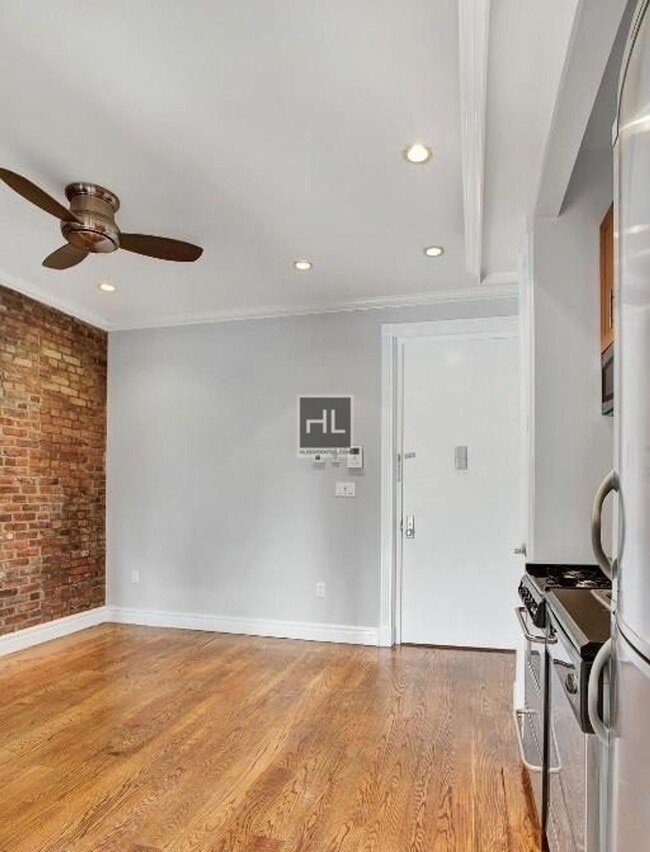 Foto del edificio - E 1ST ST.