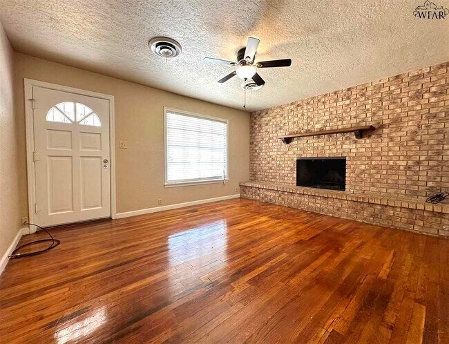 Building Photo - 515 W Inwood Dr