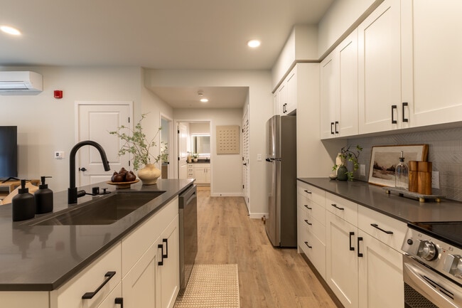 Building Photo - Ravine Ridge