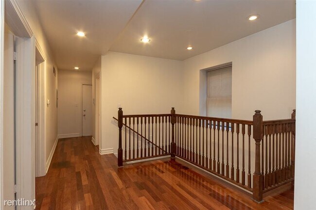 Foto del edificio - 4347 N Sawyer Ave