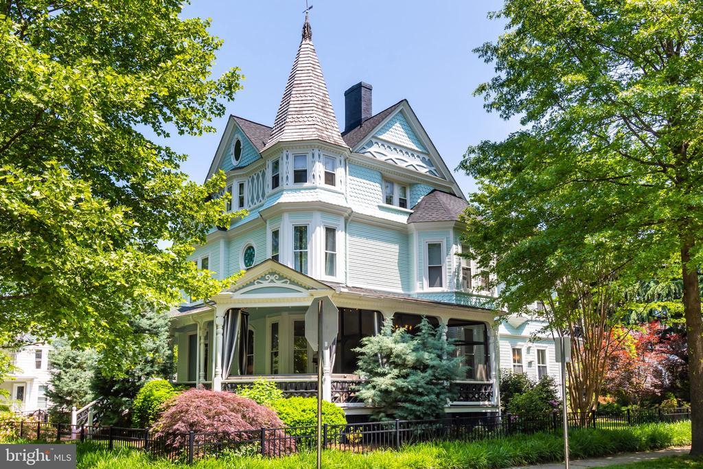 Foto principal - 132 S Harrison St