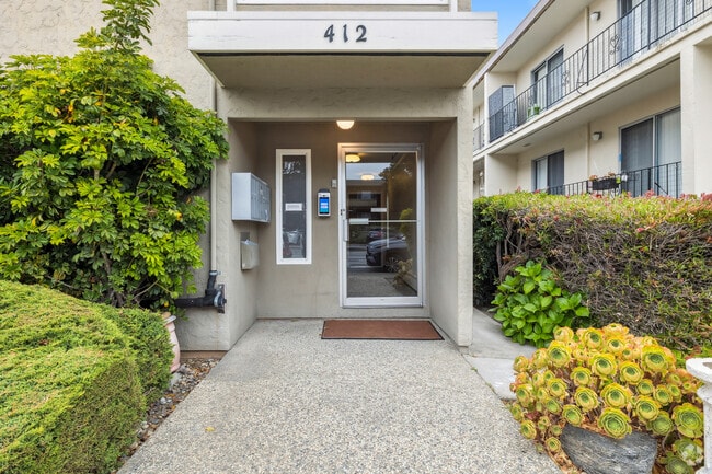 Entrance - 412 Richmond Dr