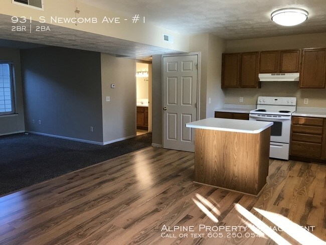 Foto del edificio - 931 S Newcomb Ave