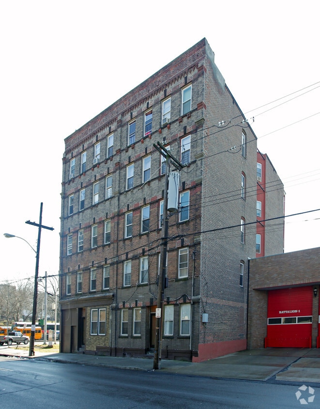 Building Photo - 90-92 Vark St