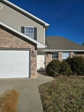 Building Photo - 5505-5507-5507 Volunteer Dr