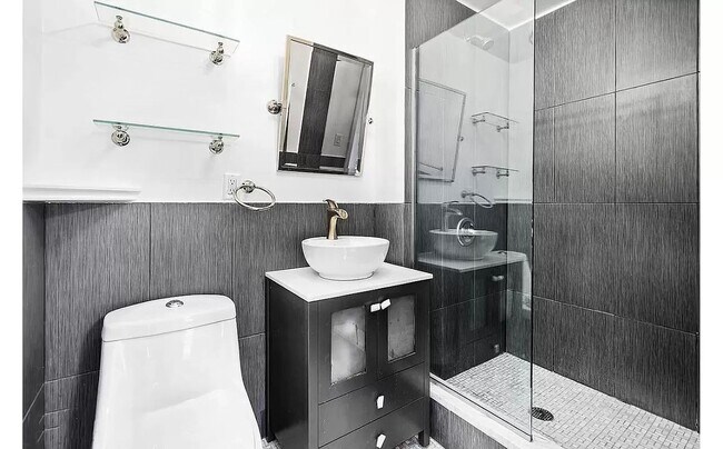 Foto del edificio - 316 W 11th St