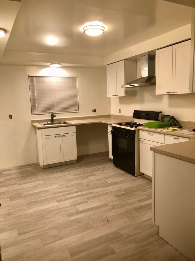 Kitchen - 1127 W 164th St