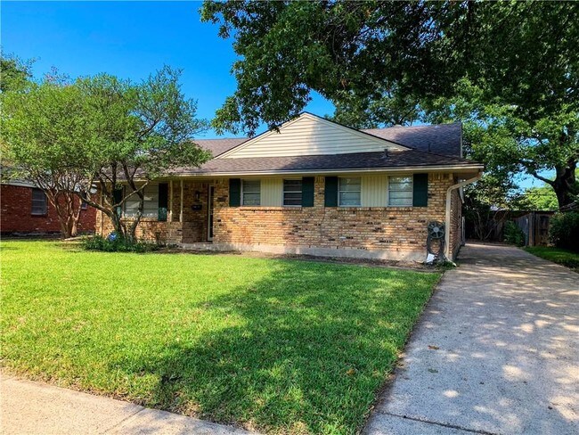 Foto del edificio - 10317 Mapleridge Dr