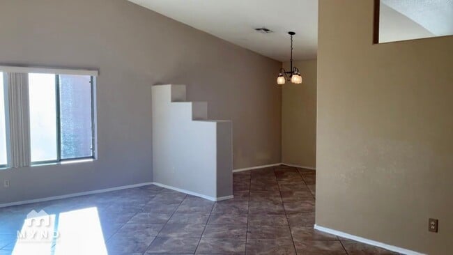 Building Photo - 1679 W Camino Acierto