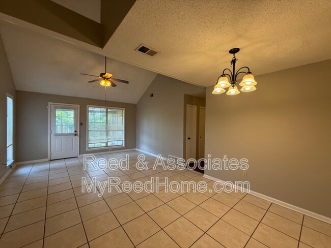 Building Photo - 6913 Hillindale Dr