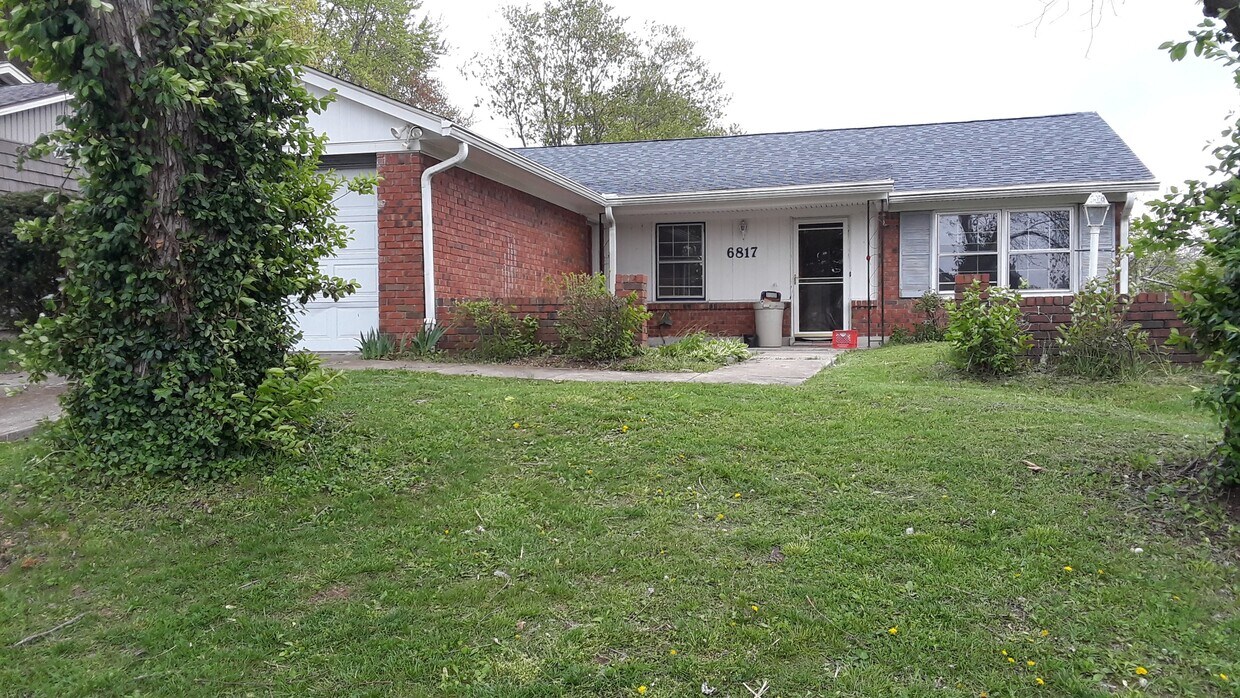 6817 Holly Lake Dr, Louisville, KY 40291 House Rental in Louisville