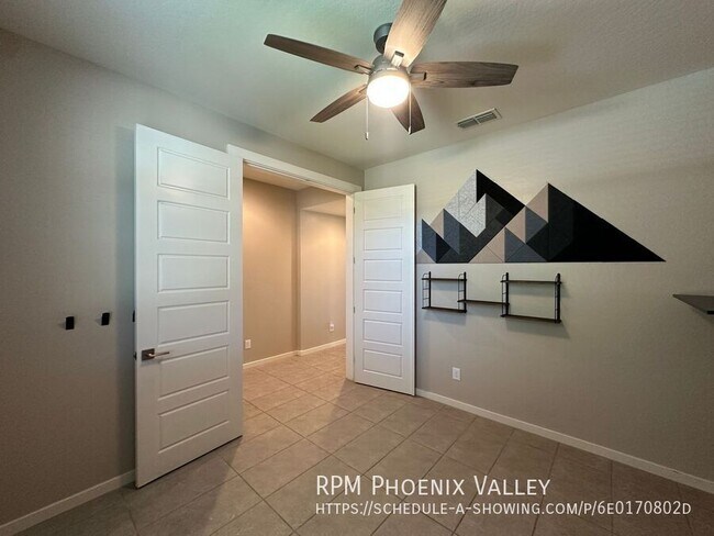 Building Photo - 723 W Tallula Trail