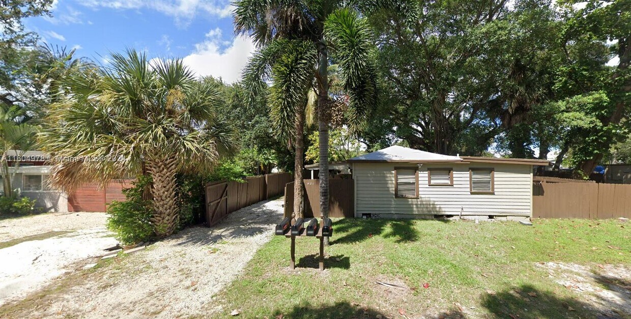 Primary Photo - 1421 SW 33rd Ct