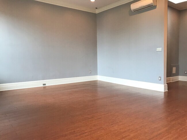 Foto del edificio - Charming 2 Bedroom/2 Bathroom Apartment in...