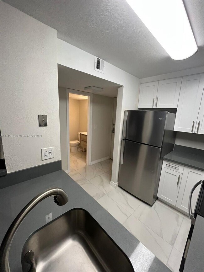 Building Photo - 1301 River Reach Dr