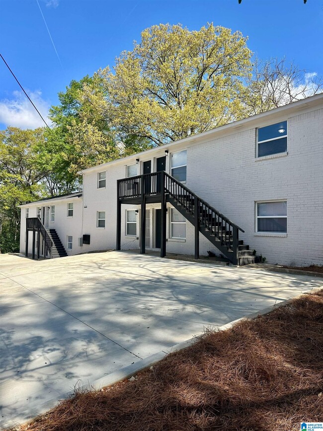 Building Photo - 1911 19th Ct N