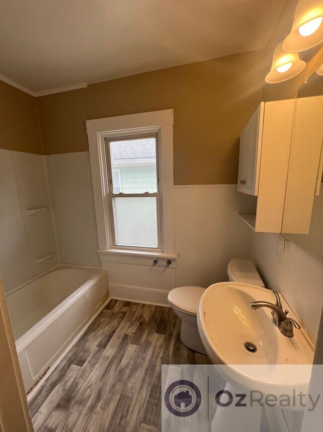 Building Photo - Charming Two- Bedroom House in the West To...