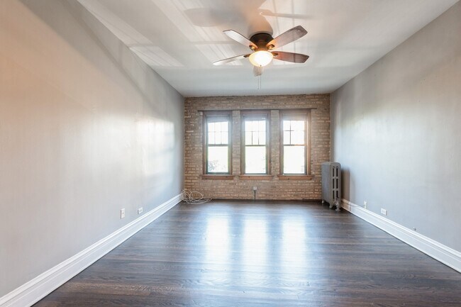 Foto del edificio - 142 Clyde Ave