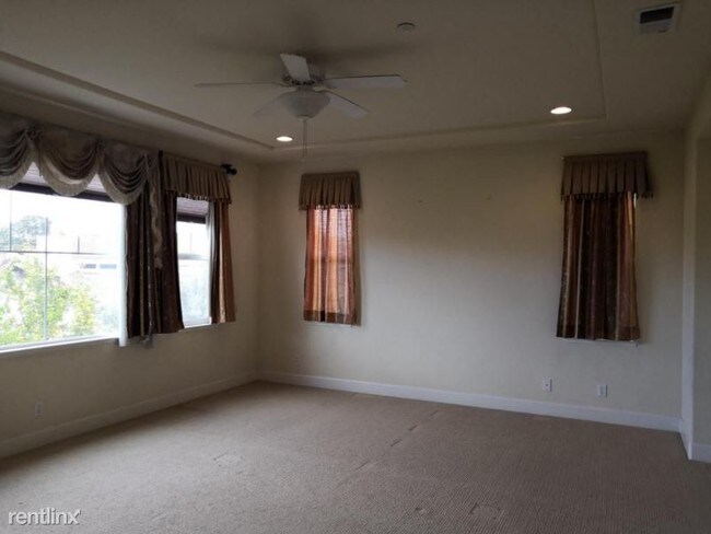 Building Photo - 5 br, 4 bath House - 4569 NILAND ST