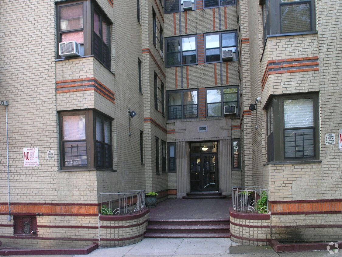 Building Photo - 2786-2788 Bainbridge Ave