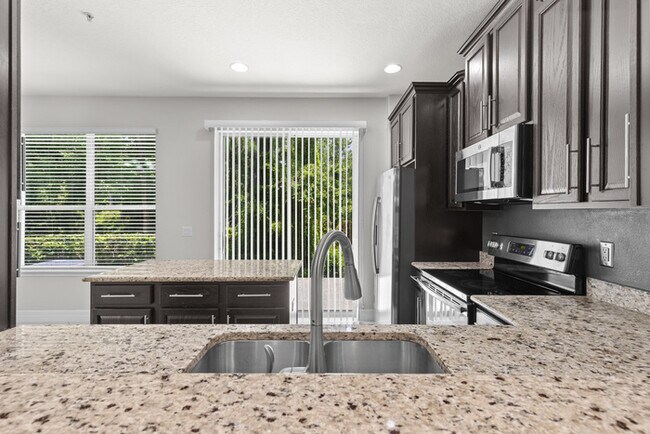 Foto del edificio - Lake Nona End-Unit Townhome on Preserve | Pool | Move-In Ready