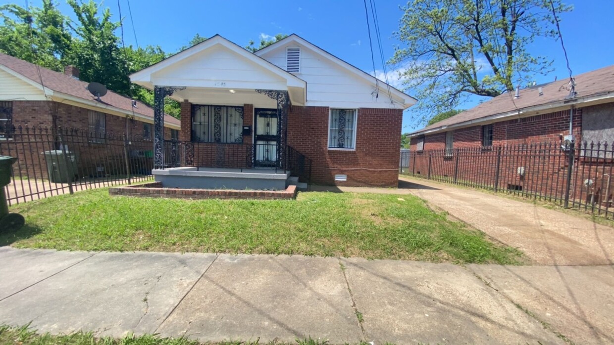 Primary Photo - 4 Success is now offering this spacious 3 ...