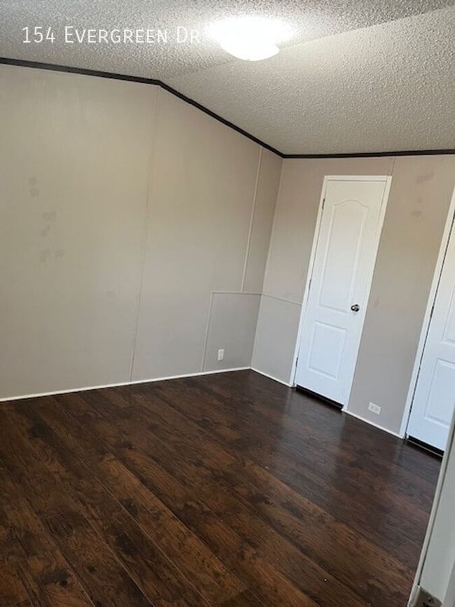 Building Photo - 154 Evergreen Dr