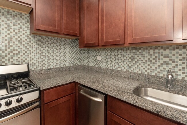 Building Photo - 564 W Arlington Pl