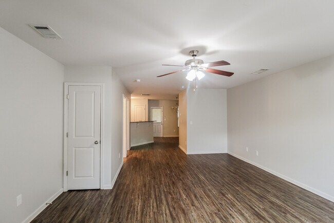 Building Photo - 2845 Marlin Dr