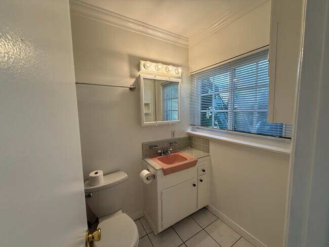 Foto del edificio - 8576 Holloway Dr