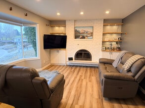 Building Photo - 3922 21 Av