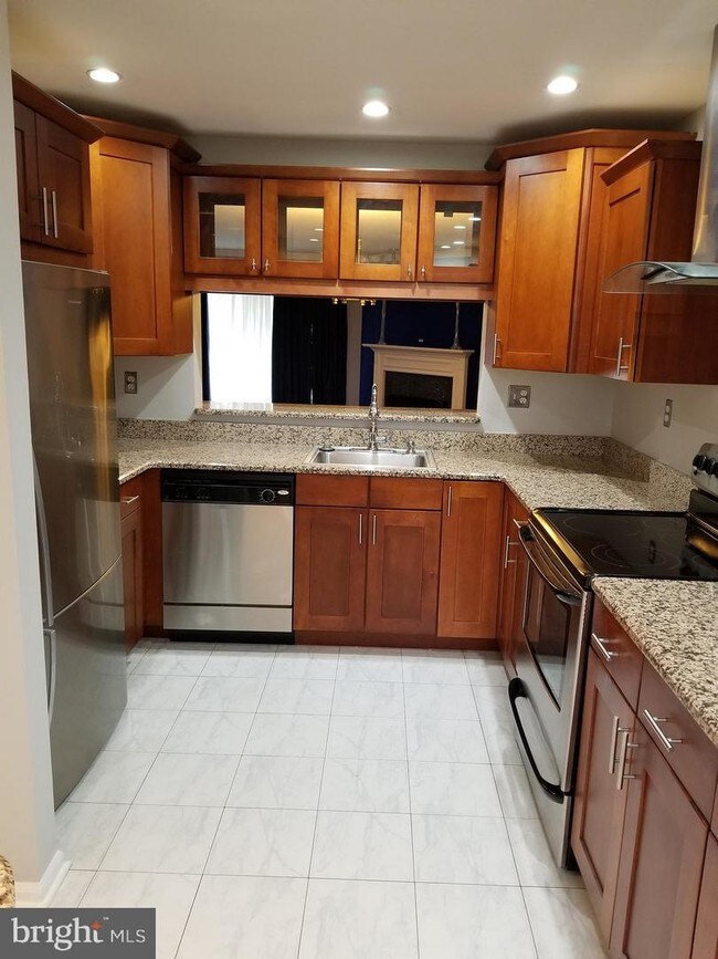Building Photo - 211 Amherst Ct