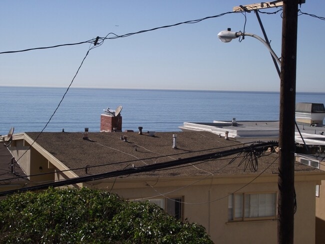 Building Photo - 320 23rd Pl