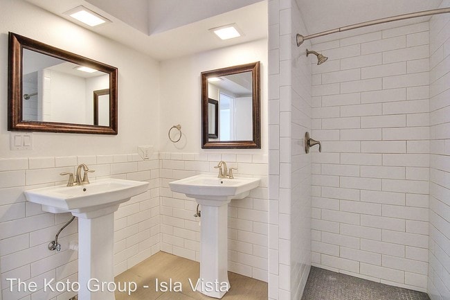 Building Photo - 2 br, 2 bath Room For Rent - 6514 El Nido