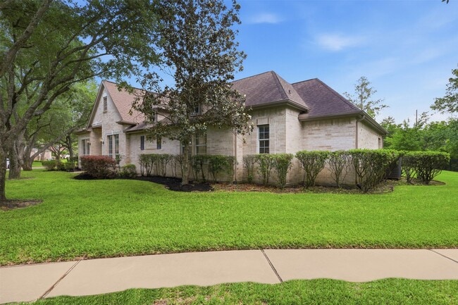 Building Photo - 59 Champion Villa Dr